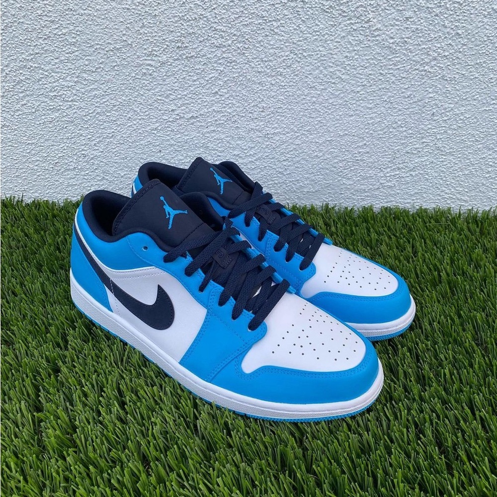 Jordan 1 low unc size 7y brand new with box